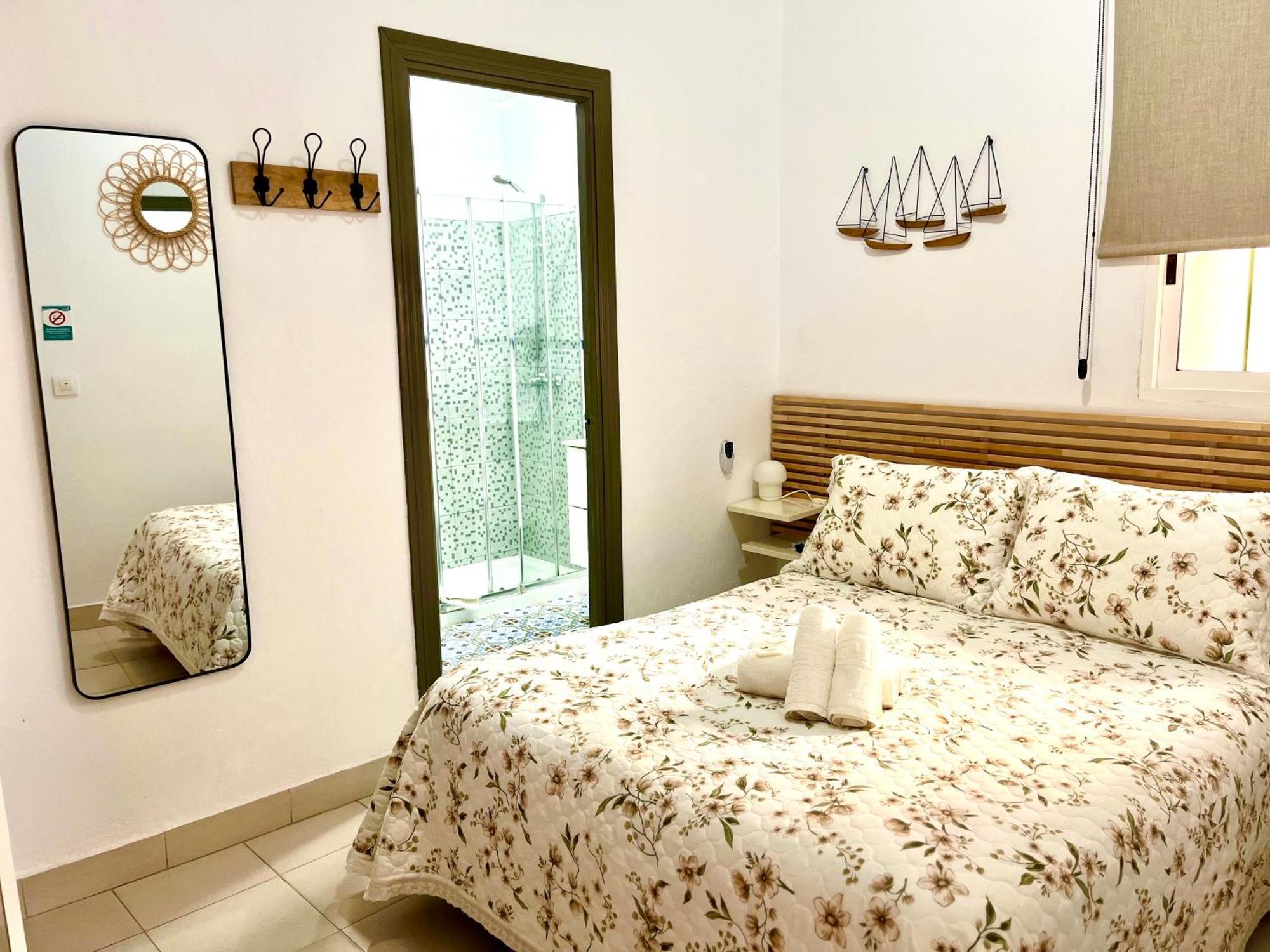 Hostal El Faro Chipiona Extérieur photo