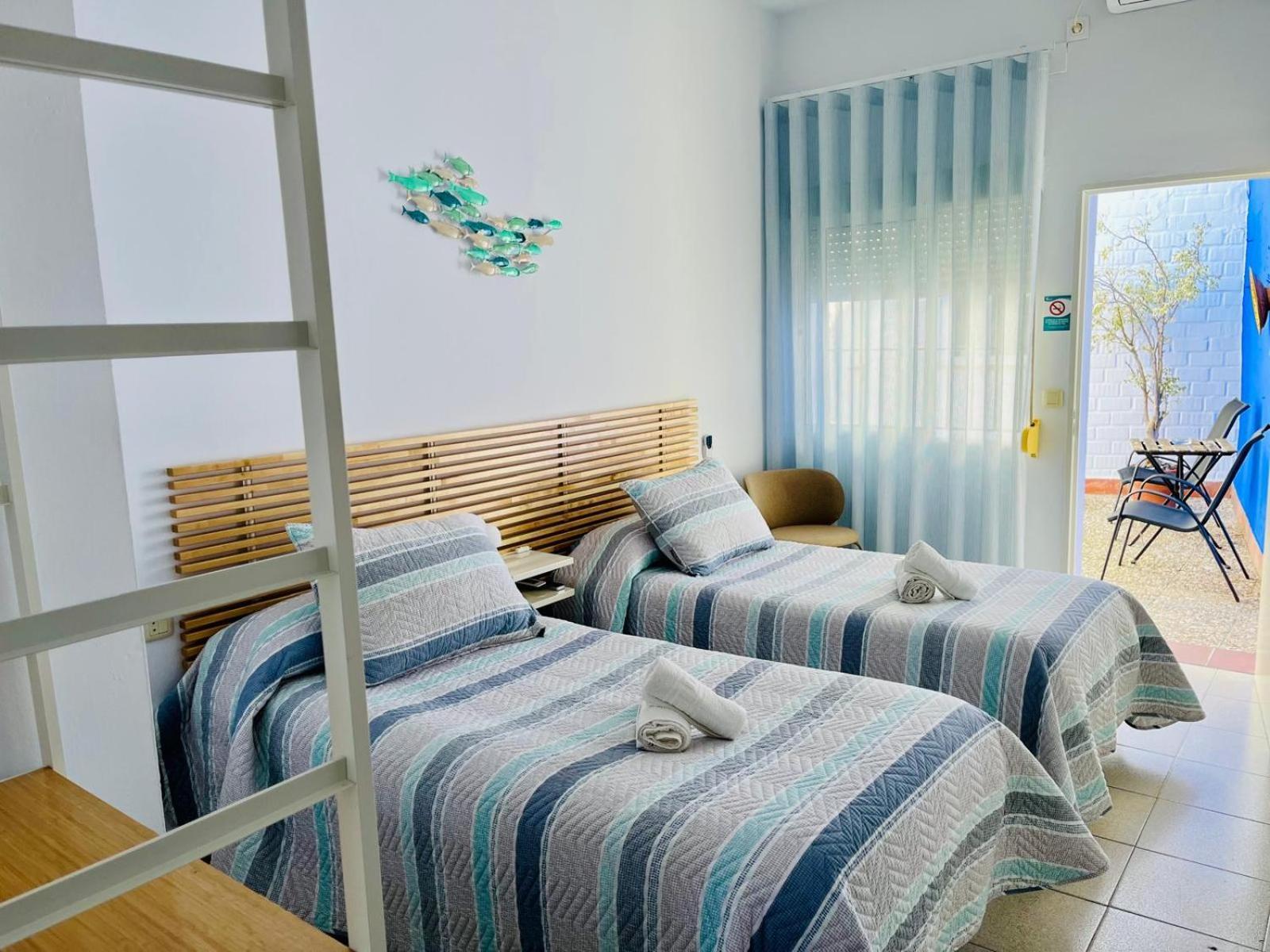 Hostal El Faro Chipiona Extérieur photo