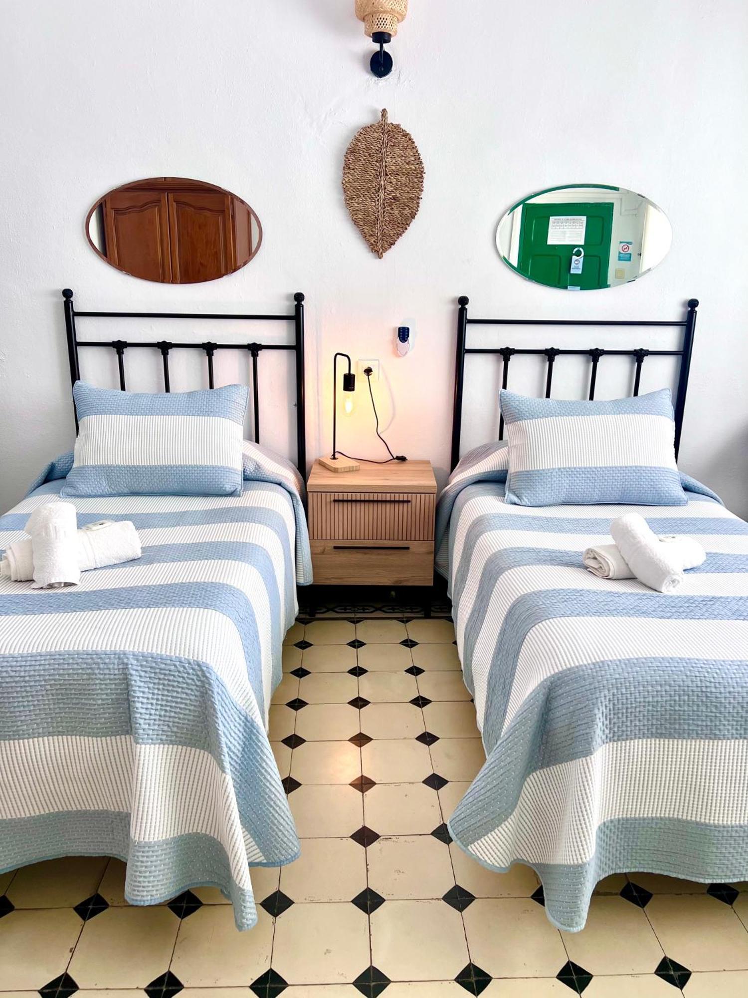 Hostal El Faro Chipiona Extérieur photo
